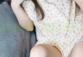 神沢永莉黑色套图，黑暗中透着点小俏皮