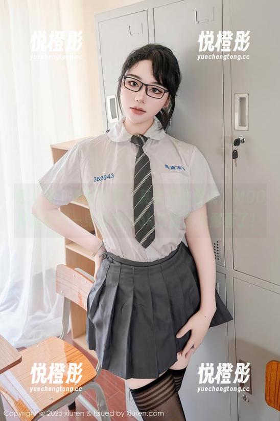 秀人网-MOON嘉依 秀人网 - 更新内容:其奈不住想说,MOON嘉依这一身运动look原图里太耐看了!
