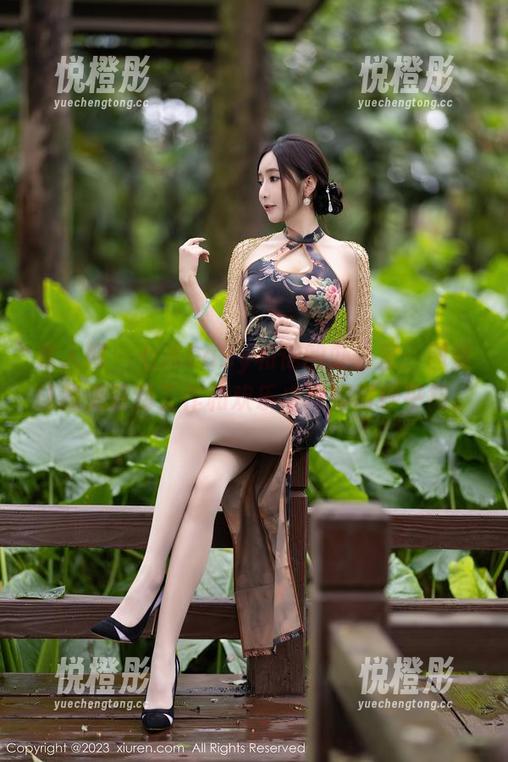 秀人网-七米baby 秀人网 - 七米baby和他的办公室:图库让我见识到工作和欢乐之间的微妙平衡。