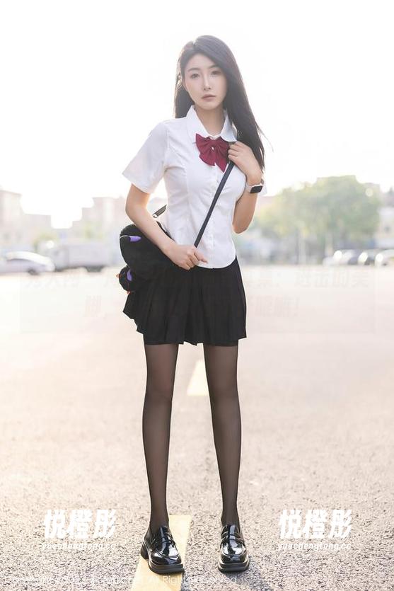 秀人网-周慕汐 秀人网 - 周慕汐的高清写真集:进击的美脚,有点让人移不开眼嘛!