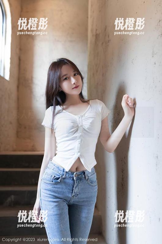 秀人网-梦灵儿Mini 秀人网 - 梦灵儿Mini御姐写真集,原图里的自信与尴尬交错