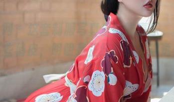 秀人网 – 这套制服写真里的陶喜乐，真的是有些俏皮，明明是正经服装，却透着点不羁。