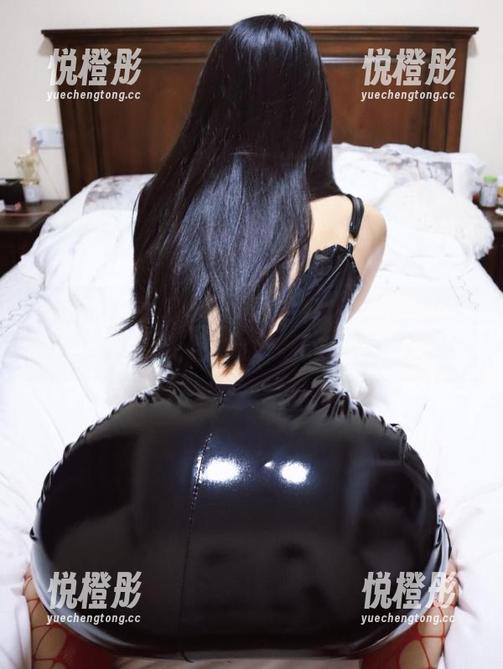 纪念小小v 微密圈 - 纪念小小v的纯白套图——就这味道,随心所欲的气质。