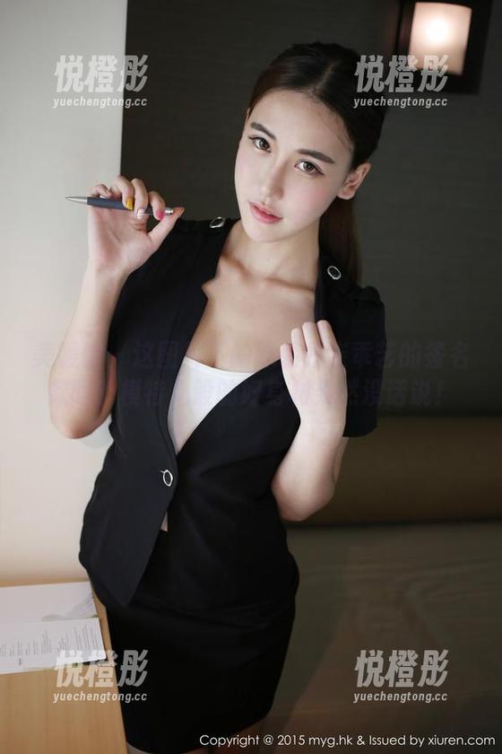 美媛馆 - 这图片下的泳装是崔乖艺的签名款吗？模特儿般的好身材果然没话说！