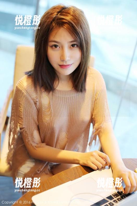 美媛馆 - 胡润曦校服的那份校园气息，太值得一看了，快来分享这张图片吧