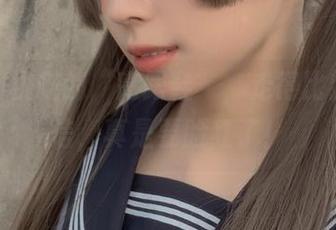 看看胡桃喵的“高跟鞋”，走得比我还自信，真是要脸红了！