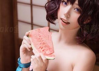 菌烨tako全套写真，光看腿就不想移开视线了。
