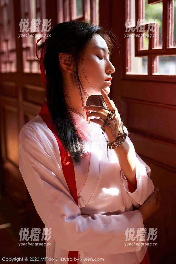 蜜桃社-木楠Nan 蜜桃社 - 木楠Nan的黑白作品,高清里藏了些小情愫,咋到我这就变得模糊了?