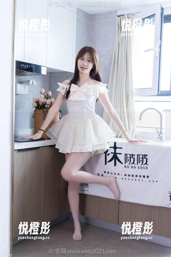 袜啵啵 - 轻松一刻，小沫的绿色丝袜私拍，想象一下那搭配，嘿嘿。