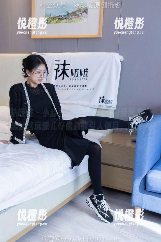 袜啵啵 - 小甜豆的吊带黑丝：免费图集，黑丝这玩意儿好像总能引人侧目，哈哈。