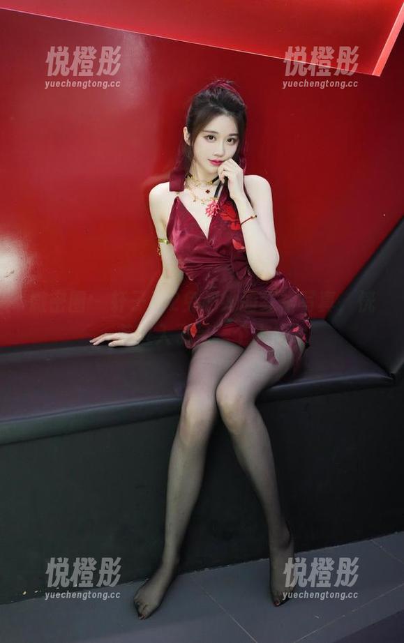 轩子巨2兔 微密圈 - 轩子巨2兔和她的红裙写真,恍若进入了另一个人间
