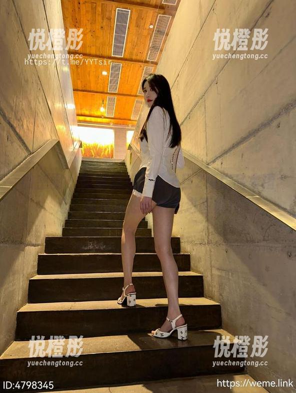 轩子巨2兔 微密圈 - 制服魅惑,轩子巨2兔作品集精选,连我都想偷偷搬进画框!