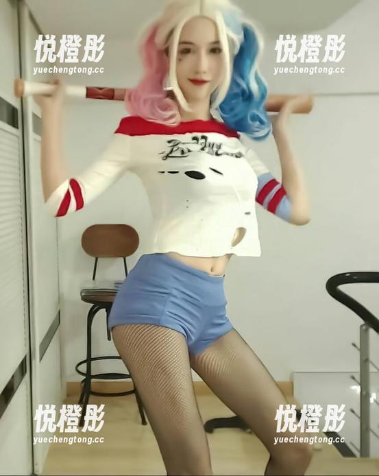 轩子巨二兔 微密圈 - 看!轩子巨二兔的丝袜美图,宛如暴风雨前的宁静,等着你的点赞!