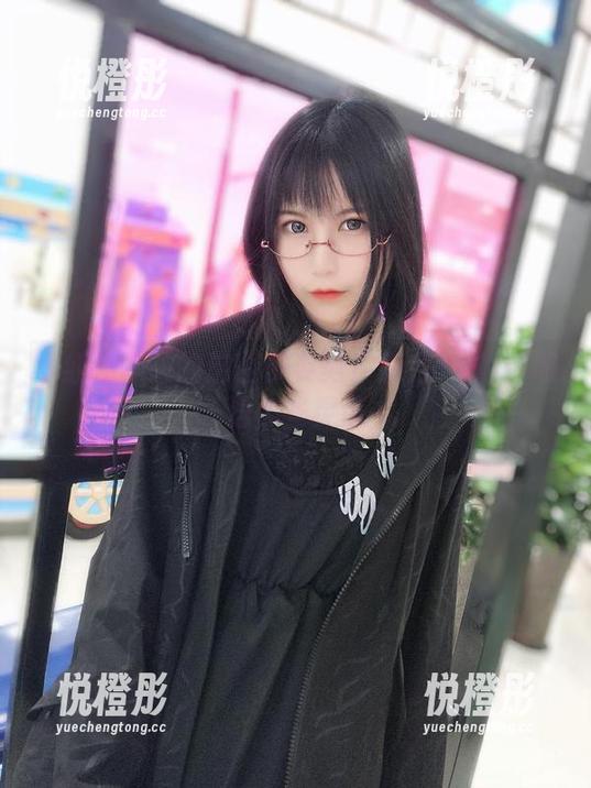 小红帽哪来的这么多姿势？逐月Su的图册送你些灵感
