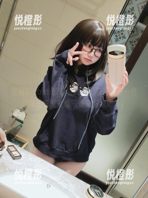 铭铭kizami 铭铭kizami的换装秀,图包里的每一件都像是在默默说“快来追我吧”。