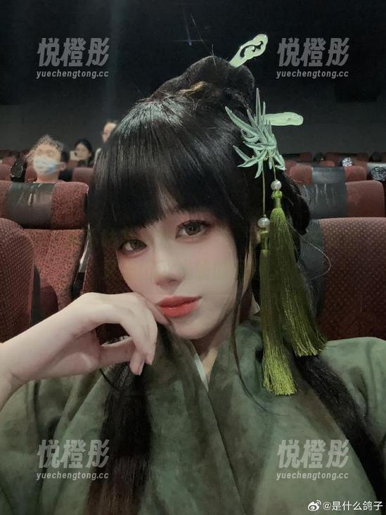 阿九从不咕咕和她的睡衣，美图自拍竟然又忘记了光线的问题。
