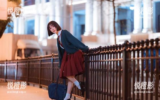 阿包也是兔娘的白衬衫写真：你信吗，我在这件衣服里掩藏了整个宇宙