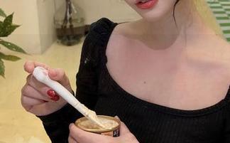 微密圈 – 陈妮妮UNI的超高清牛仔短裤：套图中的“牛”气哄哄，不看你会后悔！