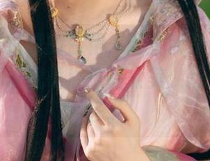 雯妹不讲道理的白裙，简直就是置身仙境，原图不带滤镜！作品太美，想一直看下去。