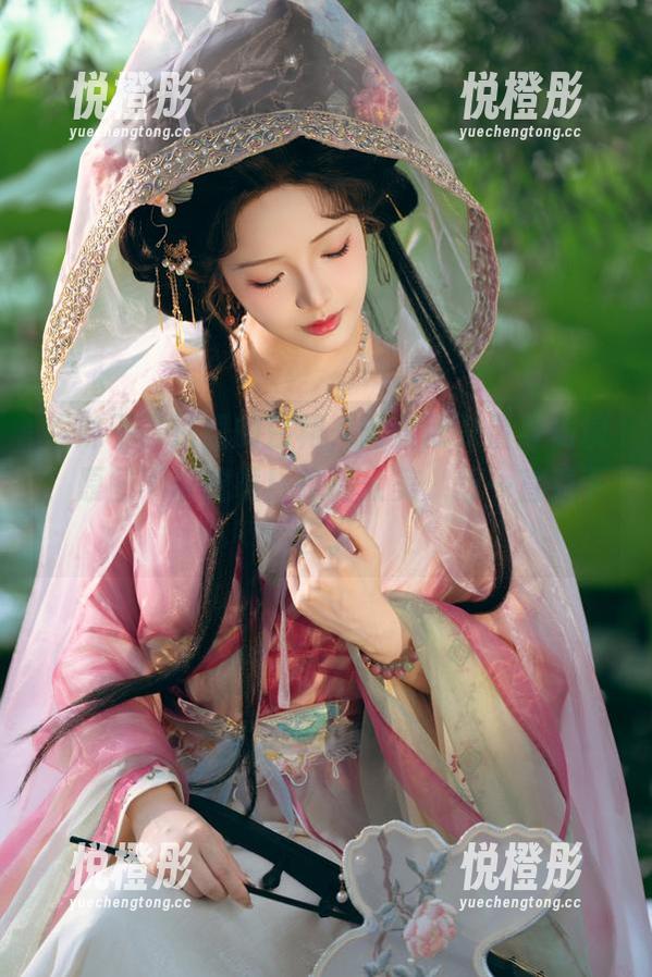 雯妹不讲道理的白裙，简直就是置身仙境，原图不带滤镜！作品太美，想一直看下去。
