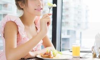 青豆客 – 女友图集更新，潇同学的独家秘诀，你敢猜是啥？