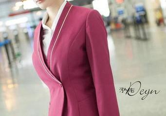 青豆客 – 空中小姐绮里嘉推出精选套图，你对“飞行安全”有新理解了吗？