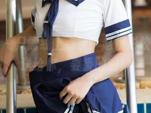 青豆客 – 只需线上点赞，赵伊彤校服原图送给你，要香的哟！