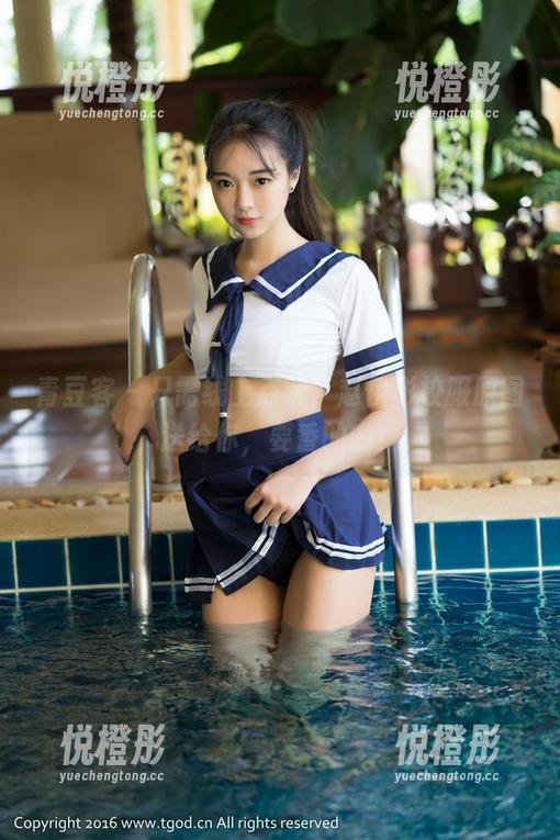 青豆客-赵伊彤 青豆客 - 只需线上点赞,赵伊彤校服原图送给你,要香的哟!