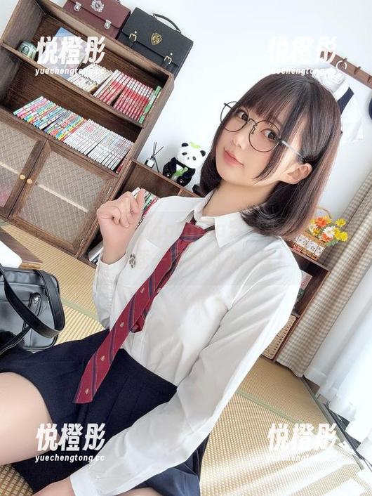 魔物喵nigisa 快来围观!魔物喵nigisa穿着牛仔裤的图库,下载一条不如来一筐!