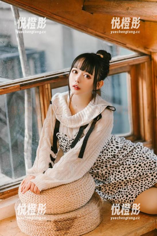 照片中的黑猫猫ovo，少女心事凉凉，原图里有没有你的隐秘呢？