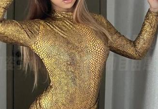 微密圈 – 高清瑜伽写真集里的黑饱宝，任何姿势都拉满了颜值和自由感。